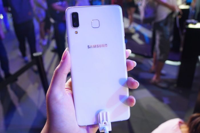 Samsung Galaxy A8 Star 6 1